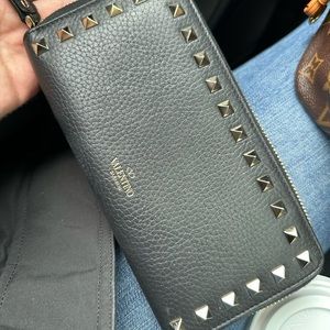 Valentino Garavani zip around wallet